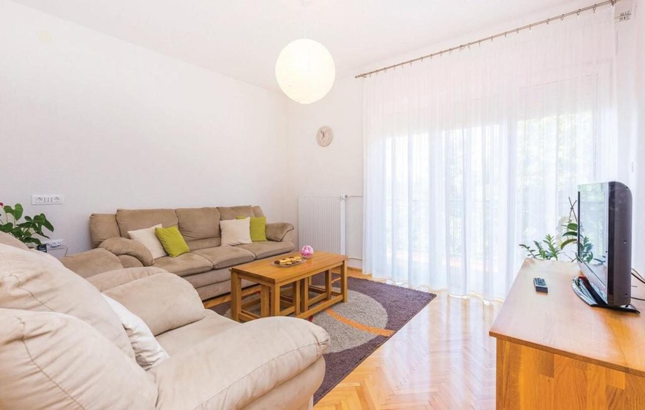 Big White Apartment Novi Vinodolski Eksteriør billede